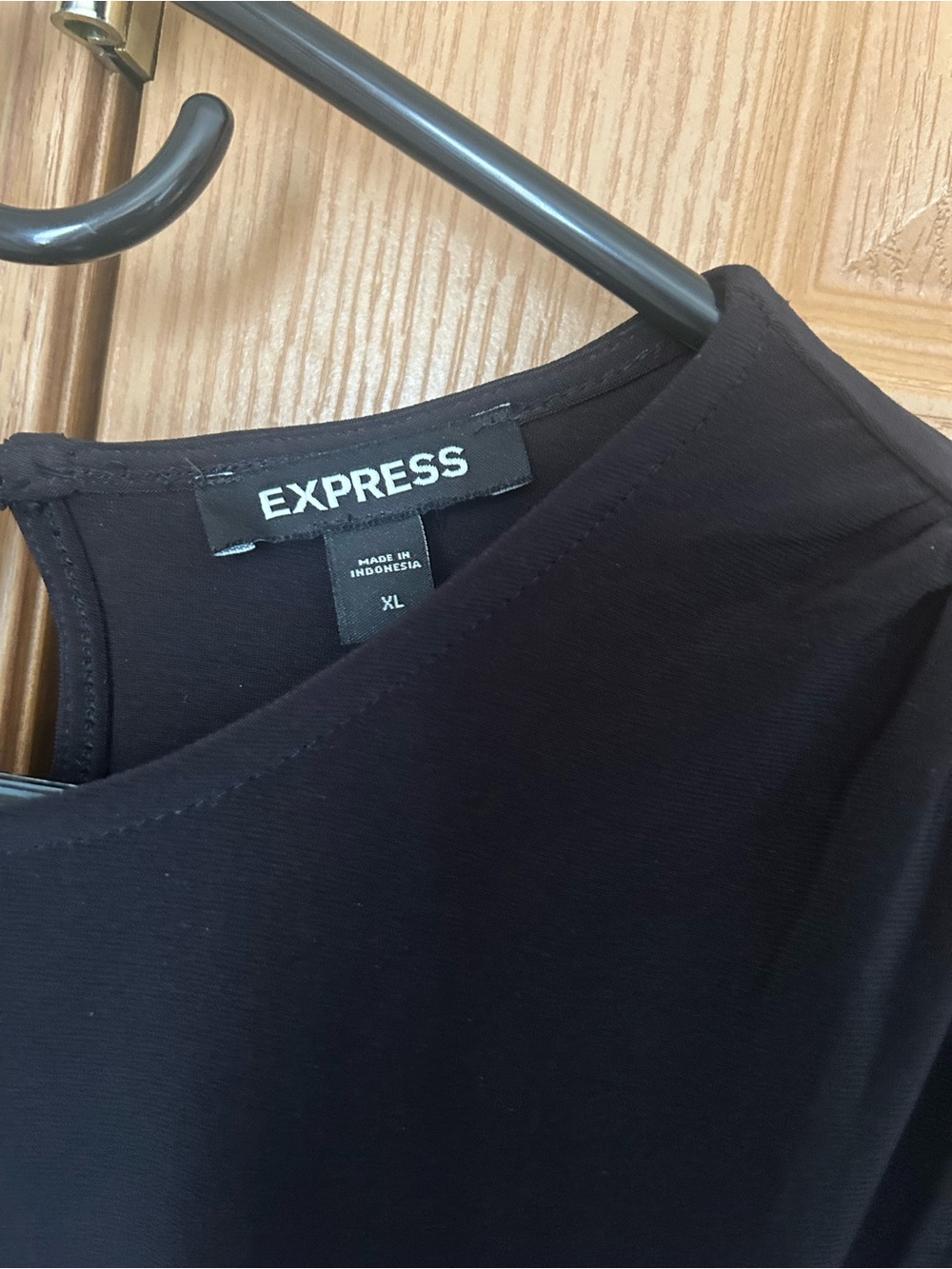 Express Black Shell Top - Picture 2 of 4